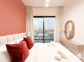 Chic 1-BR Apt & Balcony in Binghatti Heights